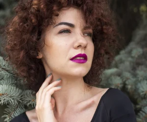 maquillaje-de-labios-morado