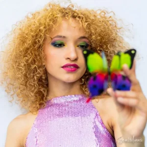 ojos-maquillados-con-colores-azul